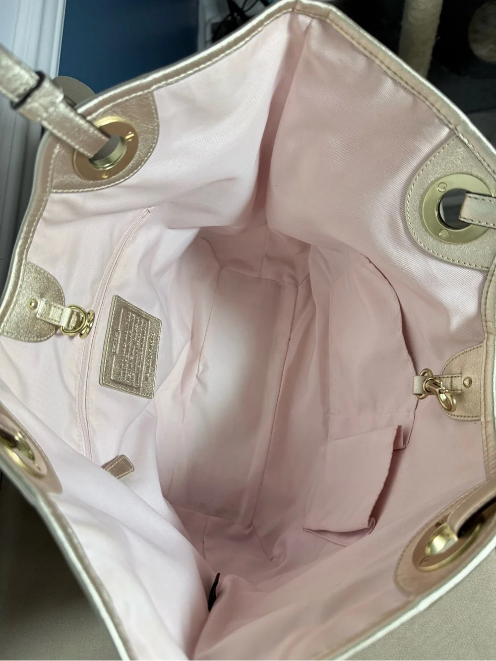 ✨ Coach Signature C Jacquard Tote - Beige & Metallic Gold ✨